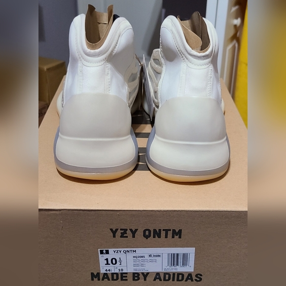 Yeezy QNTM Quantum Mid "HQ2085", New In Original Box! Men's 10.5 - Picture 10 of 12